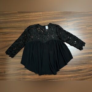 Guest Editor women’s small lace 3/4 sleeve babydoll top, black